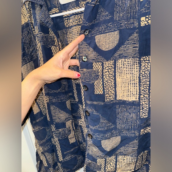 GALINDA silk button up top size 0X (XXL) - Picture 5 of 7